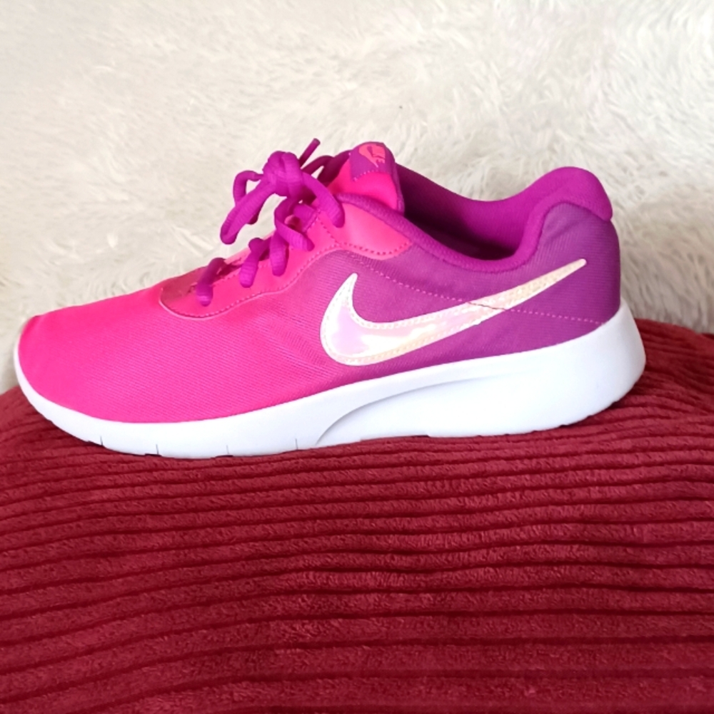 Nike Tanjun print hyper